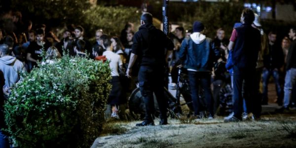Κοροναϊός : Επιβεβαιώνονται τα εφιαλτικά σενάρια με 667 κρούσματα – Οι ηλικίες 18-39 το «όχημα» του ιού για διασπορά
