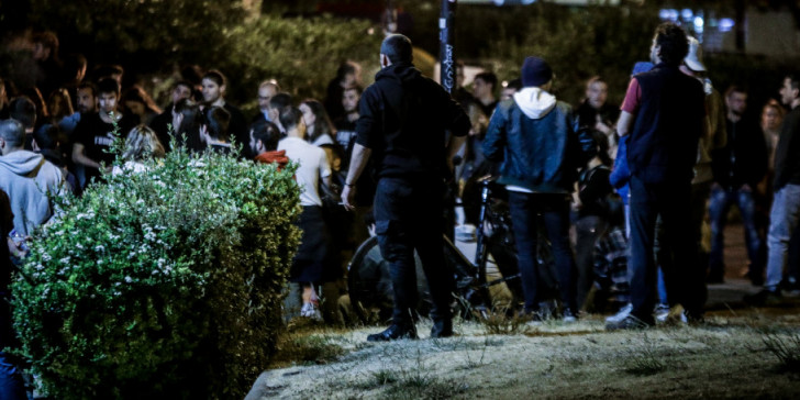 Κοροναϊός : Επιβεβαιώνονται τα εφιαλτικά σενάρια με 667 κρούσματα – Οι ηλικίες 18-39 το «όχημα» του ιού για διασπορά