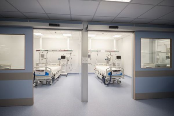 Κοροναϊός – «Σωτηρία» : Γιατρούς και νοσηλευτές να στελεχώσουν τις ΜΕΘ ζητά η αντιπολίτευση