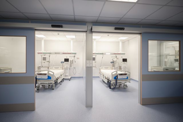 Κοροναϊός - «Σωτηρία» : Γιατρούς και νοσηλευτές να στελεχώσουν τις ΜΕΘ ζητά η αντιπολίτευση