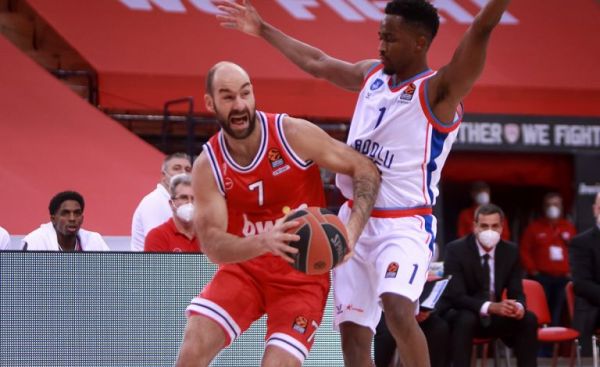 Ολυμπιακός : Ο Σπανούλης πέτυχε το τρίποντο της 10ετίας, αλλά δεν μέτρησε