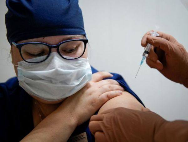 Ρωσικό εμβόλιο για κοροναϊό : Χωρίς παρενέργειες το 85% των εθελοντών