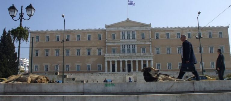 Η ανώμαλη προσγείωση στο «τέλος της μεταπολίτευσης»