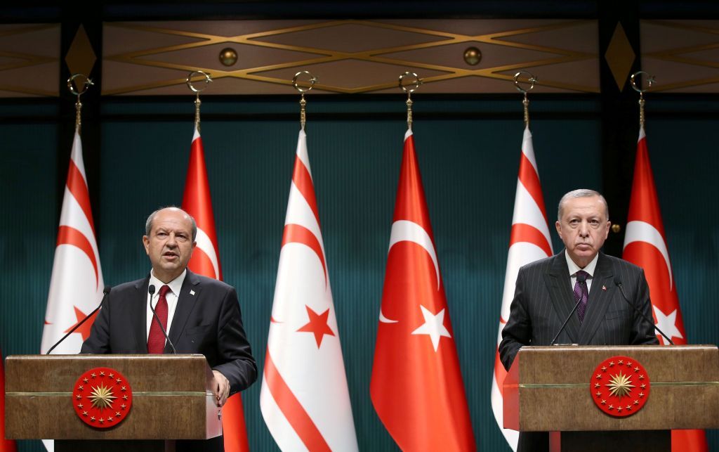 «Εκλογές» στα Κατεχόμενα: Έγινε το «θέλημα» του Ερντογάν – Νίκη για τον Ερσίν Τατάρ