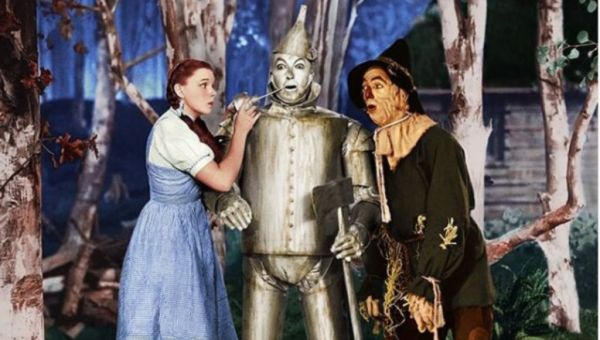 Πατήστε «Ο μάγος του Οζ» στο Google και δείτε τι θα γίνει στην οθόνη σας