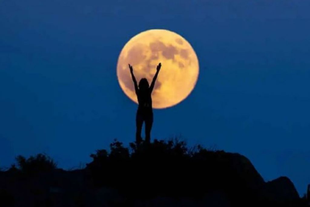 Μπλε Φεγγάρι : Tι φέρνει στα ζώδια η τελευταία πανσέληνος του Οκτωβρίου;