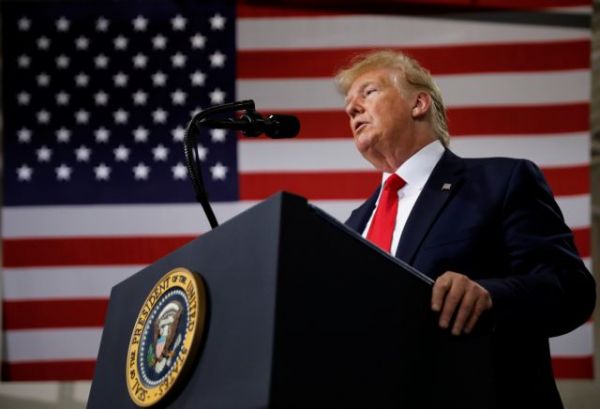 Τραμπ : Σόου στην πρώτη συγκέντρωση μετά την ασθένειά του – «Θέλω να σας φιλήσω όλους»