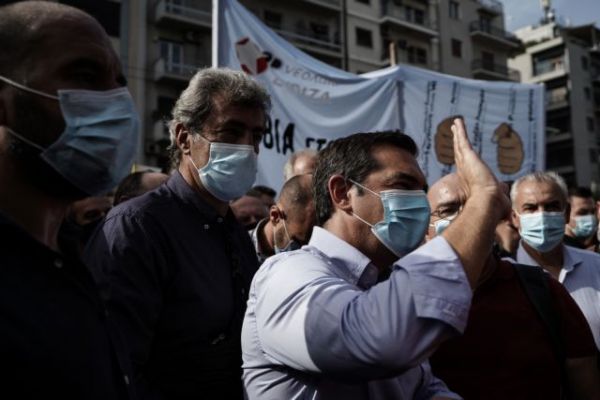 Πόλεμος ΝΔ και ΣΥΡΙΖΑ για τη Χρυσή Αυγή : Συκοφάντες και τιμητές