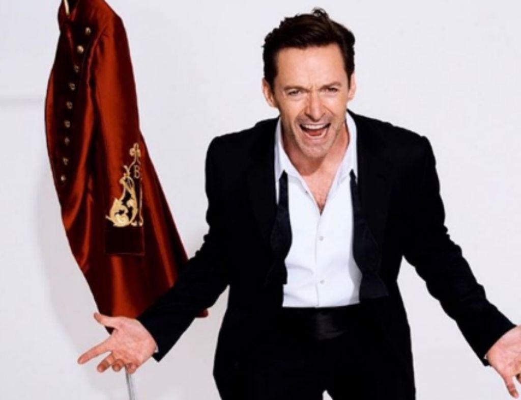 Χιου Τζάκμαν: Διαφημίζει μάρκα παπουτσιών ολόγυμνος