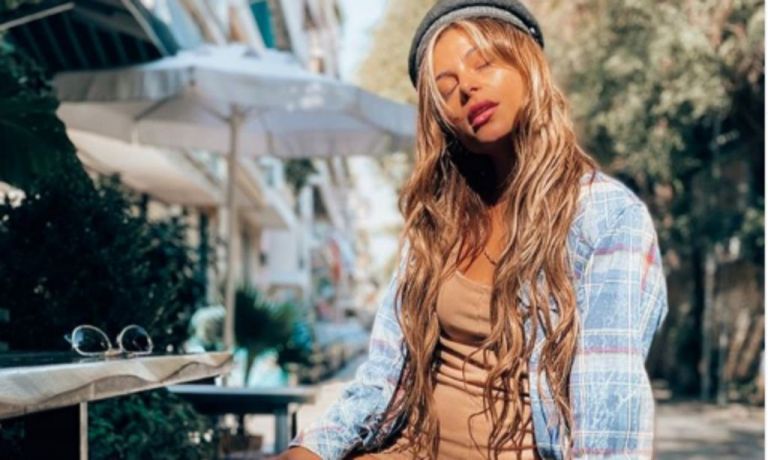 Ελευθερία Ελευθερίου : Πόζες – «φωτιά» μόνο με τα εσώρουχα