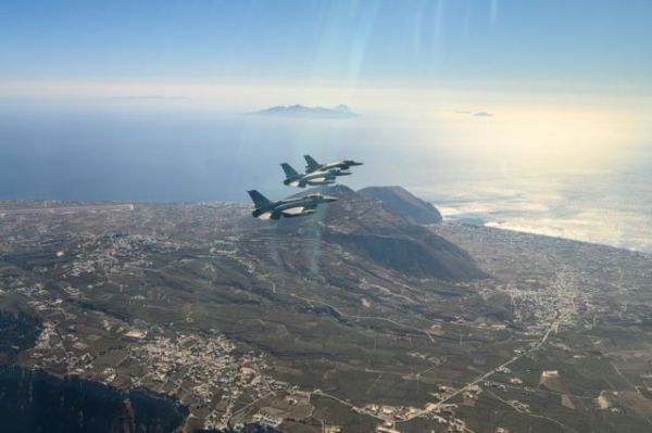 Εντυπωσιακές εικόνες από τη συνεκπαίδευση της ελληνικής Π.Α με τα Ηνωμένα Αραβικά Εμιράτα