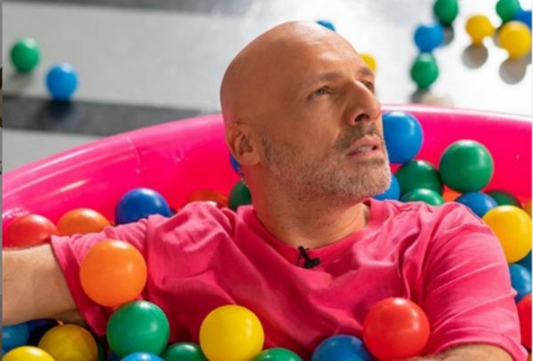 Νίκος Μουτσινάς : Η απάντηση του σε follower που τον αποκάλεσε πο@στ@ρα