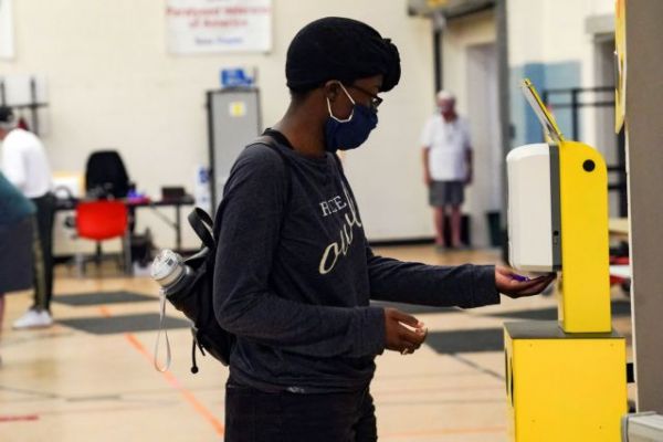 Τρέχουν να ψηφίσουν στις ΗΠΑ : Περισσότεροι από τους μισούς έχουν ήδη ρίξει την ψήφο τους