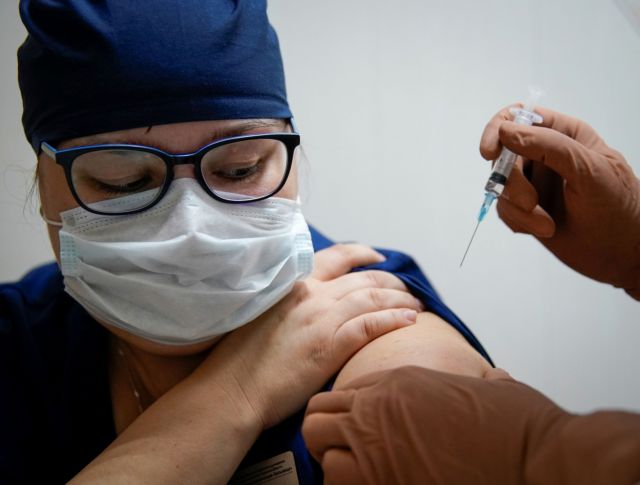 Ρωσία: Σταμάτησαν οι κλινικές δοκιμές του εμβολίου εξαιτίας της υψηλής ζήτησης και έλλειψης δόσεων