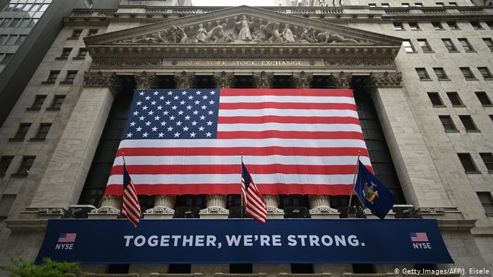 H Wall Street εγκαταλείπει τον Τραμπ