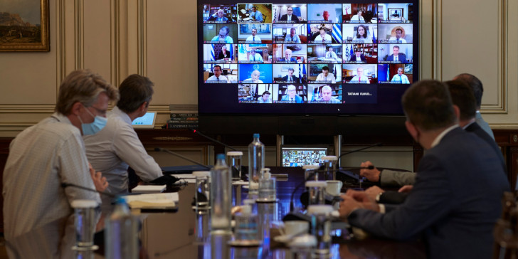 Κυβέρνηση σε αναμμένα κάρβουνα