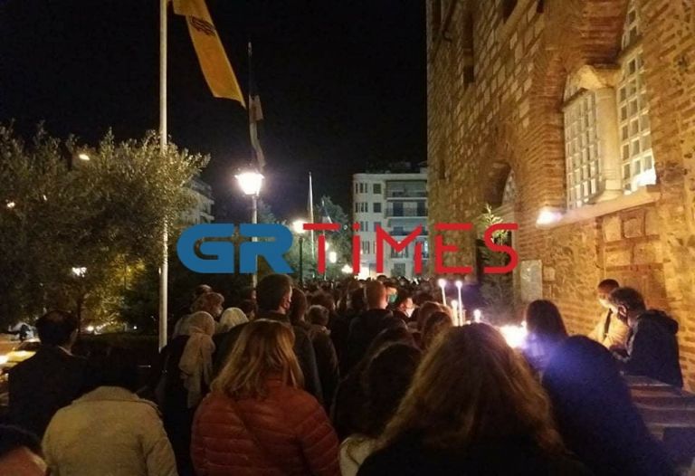 Θεσσαλονίκη : Ουρές πιστών έξω από τον Άγιο Δημήτριο