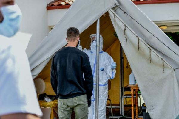 Κοροναϊός : Μίνι lockdown σε Αχαΐα και Ιωάννινα