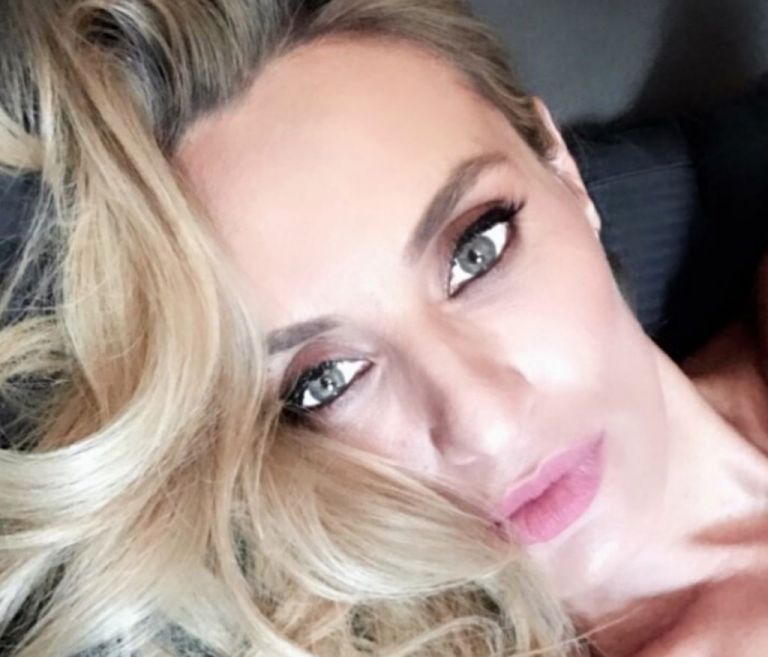 Ελεονώρα Μελέτη : Φωτογραφίζεται με την πολυαγαπημένη της γιαγιά – Η επίσκεψη στο πατρικό της