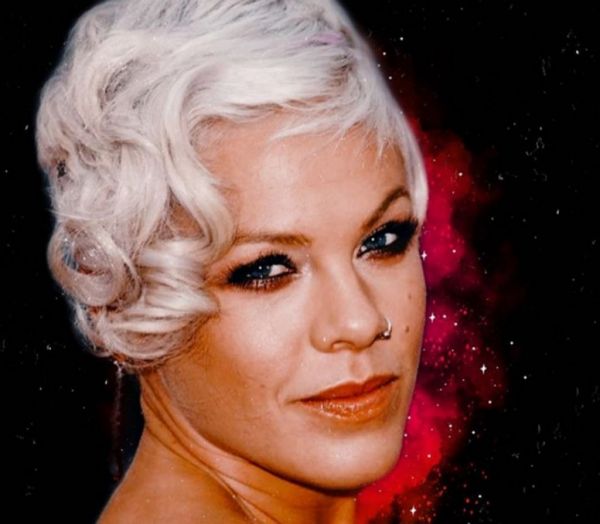 Pink : Ξεμπρόστιασε χρήστη του Twitter που την απείλησε έμμεσα επειδή ασχολείται με τα πολιτικά