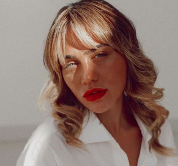 Κόνι Μεταξά : Δείτε την πιο «άκυρη» ερώτηση που της έκαναν στο Instagram και πώς απάντησε η ίδια