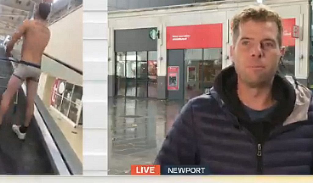 Ουαλία : Πατέρας προσπάθησε να ψωνίσει σε κατάστημα φορώντας μόνο το εσώρουχο