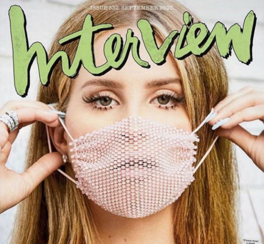 Λάνα Ντελ Ρέι : Δέχθηκε επικριτικά σχόλια επειδή φορούσε διχτυωτή μάσκα όταν συνάντησε τους θαυμαστές της