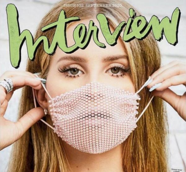 Λάνα Ντελ Ρέι : Δέχθηκε επικριτικά σχόλια επειδή φορούσε διχτυωτή μάσκα όταν συνάντησε τους θαυμαστές της