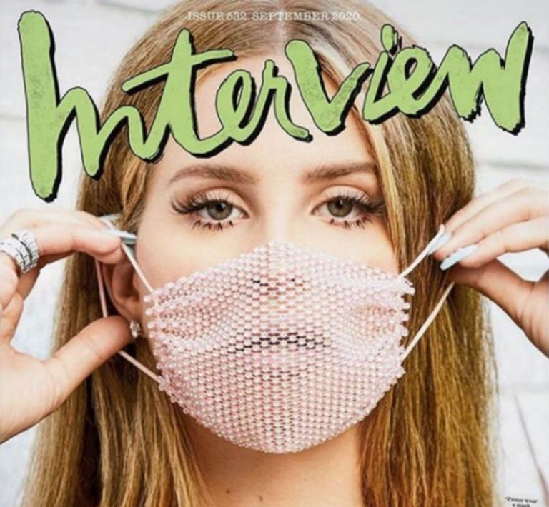 Λάνα Ντελ Ρέι : Δέχθηκε επικριτικά σχόλια επειδή φορούσε διχτυωτή μάσκα όταν συνάντησε τους θαυμαστές της