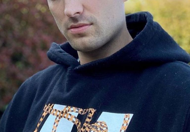 Διάσημος καλλιτέχνης διεγνώσθη με καρκίνο 4ου σταδίου στον εγκέφαλο μόλις στα 32 του χρόνια- Φώτο