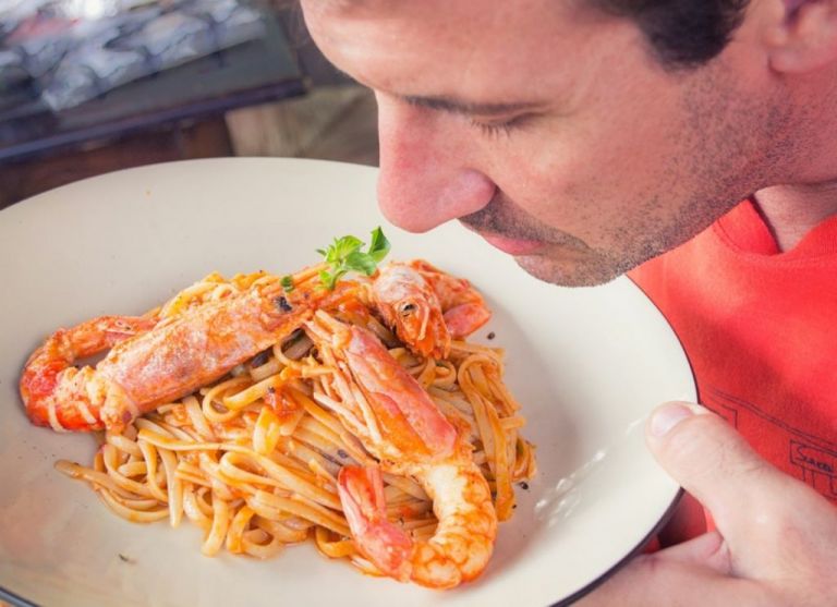 Κοροναϊός : Γιατί κάποιοι χάνουν την όσφρησή τους όταν νοσούν ;