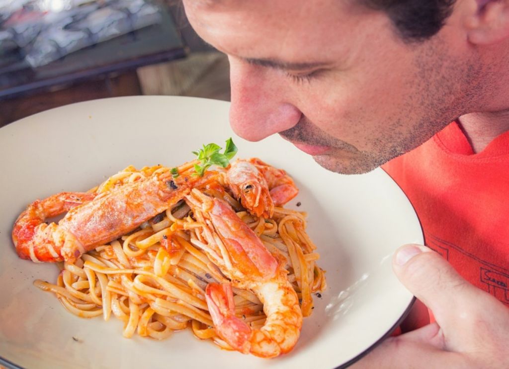 Κοροναϊός : Γιατί κάποιοι χάνουν την όσφρησή τους όταν νοσούν ;