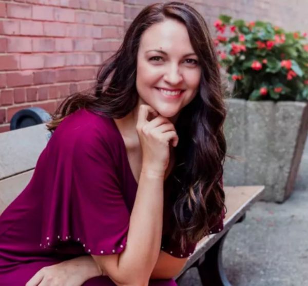 Μητέρα έγινε ρεζίλι καθώς η κόρη της την τράβηξε γυμνές φώτο και τις έστειλε παντού