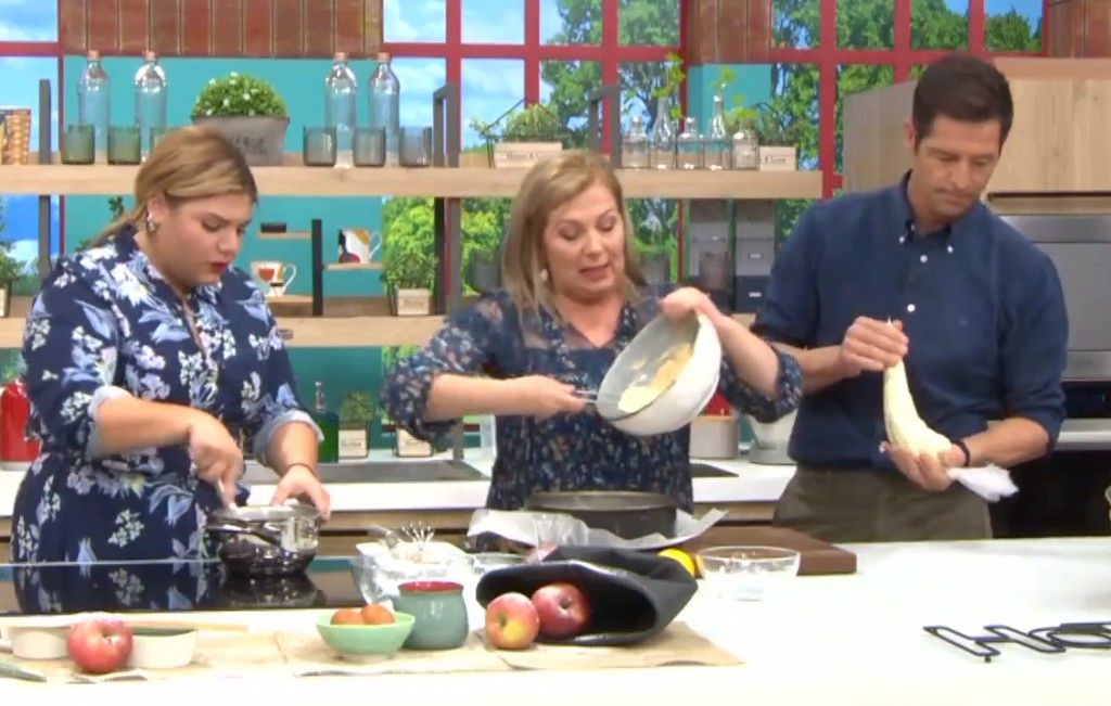 «Πάμε Δανάη!»: Mηλόπιτα με κρέμα και πετιμέζι από την Ντίνα Νικολάου