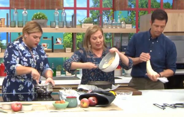 «Πάμε Δανάη!»: Mηλόπιτα με κρέμα και πετιμέζι από την Ντίνα Νικολάου