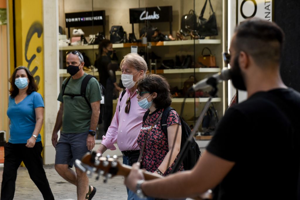 Κοροναϊός : Ποιοι εξαιρούνται από την υποχρεωτική χρήση μάσκας - Τι θα ισχύσει στα διαλείμματα των σχολείων