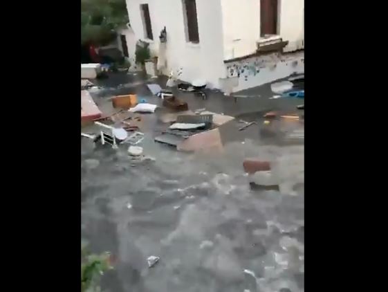 Σεισμός : Η θάλασσα βγήκε στη στεριά στη Σμύρνη – Ορμητικά νερά μέσα στην πόλη