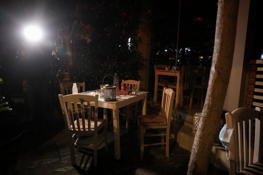 Παλαιό Φάληρο : Πανικός από την φωτιά σε εστιατόριο – Συγκλονιστικές εικόνες