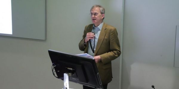 Τσαρλς Μπάνγκαμ: «Θα πρέπει να μάθουμε να ζούμε με τον κοροναϊό»