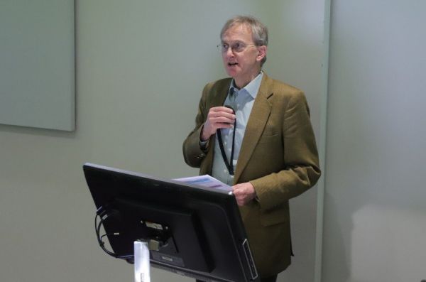 «Θα πρέπει να μάθουμε να ζούμε με τον κοροναϊό – Το εμβόλιο δεν θα εξαφανίσει μεμιάς την πανδημία»