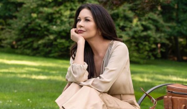 Κάθριν Ζέτα Τζόουνς : «Κόβει» την ανάσα με την μεταμφίεση της για το Halloween