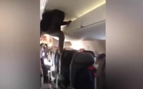 Επεισοδιακός «εξορκισμός» κατά τη διάρκεια πτήσης