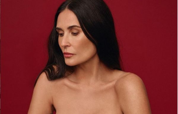 Ντέμι Μουρ : Ποζάρει με τα εσώρουχά της και βάζει φωτιά στο Instagram