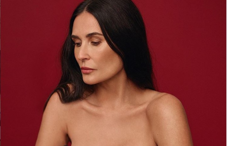 Ντέμι Μουρ : Ποζάρει με τα εσώρουχά της και βάζει φωτιά στο Instagram