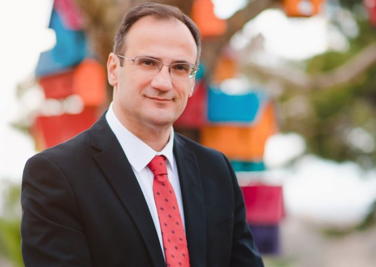 Κοροναϊός : «Είμαστε ένα βήμα πριν τον κόκκινο συναγερμό», λέει ο Δήμαρχος Σερρών