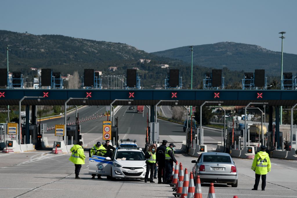 Κοροναϊός : Έρχεται «φρένο» στις μετακινήσεις από νομό σε νομό - Σε καραντίνα 7 εκατομμύρια Έλληνες