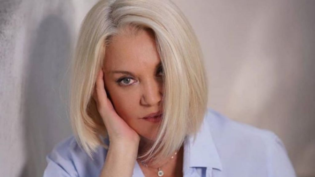 Ρούλα Κορομηλά : Ποζάρει φορώντας τα εσώρουχα της