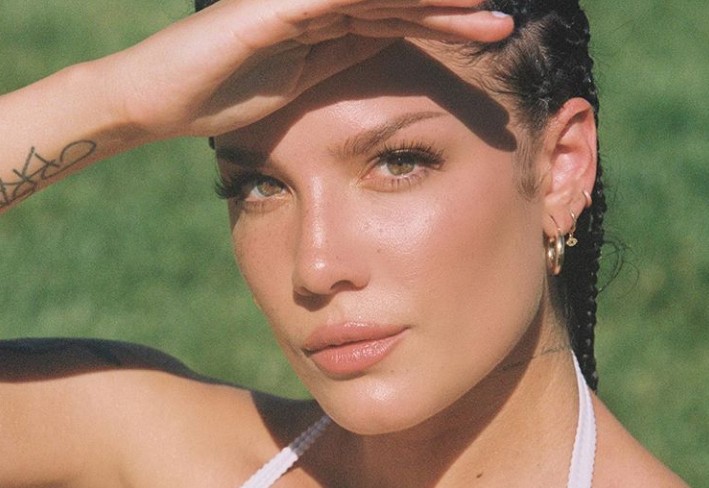 Halsey: Γιορτάζει τα γενέθλιά της με νέο βιντεοκλίπ