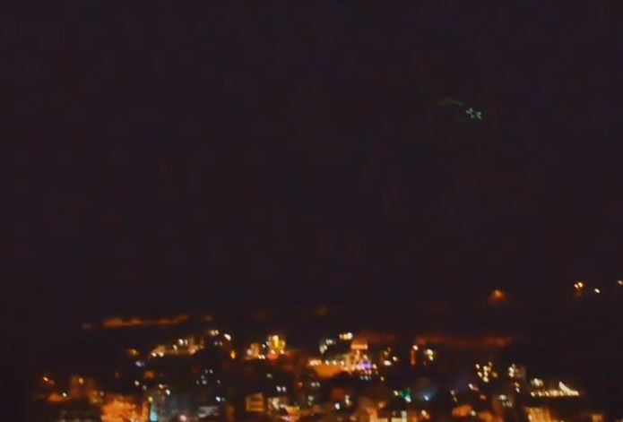 Τουρκία : Σχημάτισαν τουρκική σημαία με λέιζερ ανήμερα 28ης Οκτωβρίου απέναντι από το Καστελλόριζο