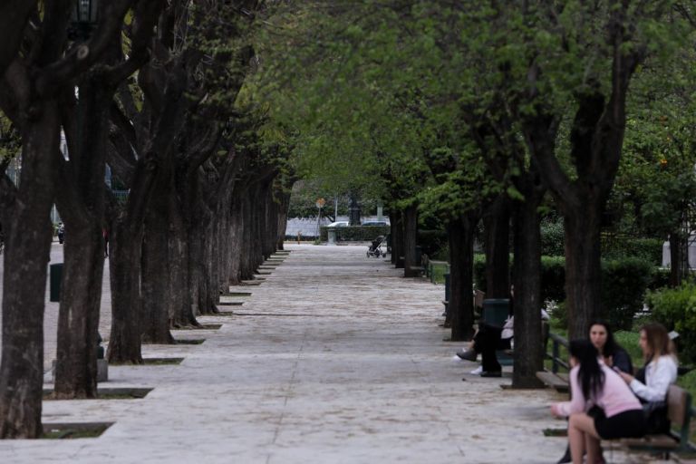 Κοροναϊός : Η πανδημία «σαρώνει» την Ελλάδα – Νέα μέτρα προ των πυλών